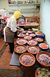 Tajine wird vorbereitet, bei den Wasserfällen bei Ouzoud