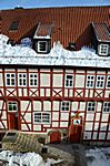 Blick aus dem Burgsaal auf den Burghof